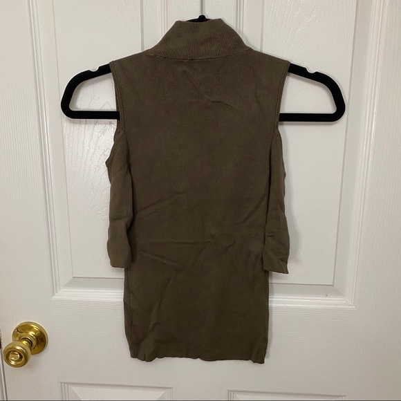 Express Green Mock Neck Cold Shoulder Sweater: XS - Picture 2 of 5